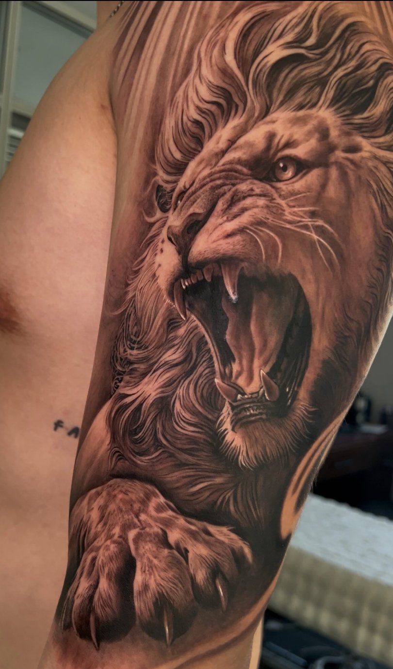 Upper Arm · Roaring Lion